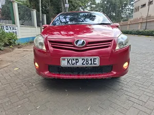 Toyota Auris 2011 Red