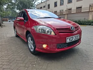 Toyota Auris 2011 Red
