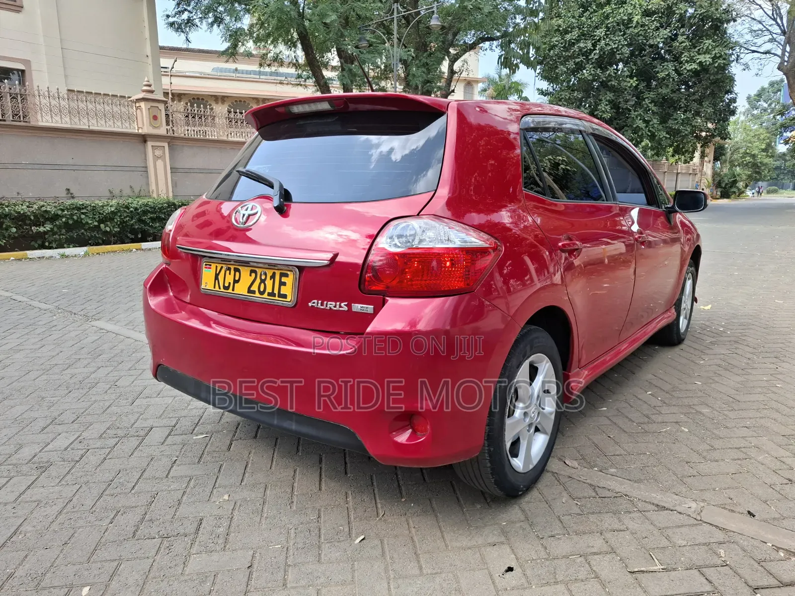Toyota Auris 2011 Red