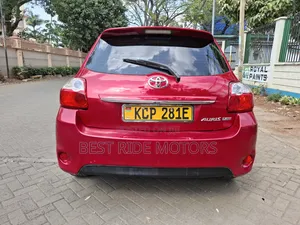 Toyota Auris 2011 Red