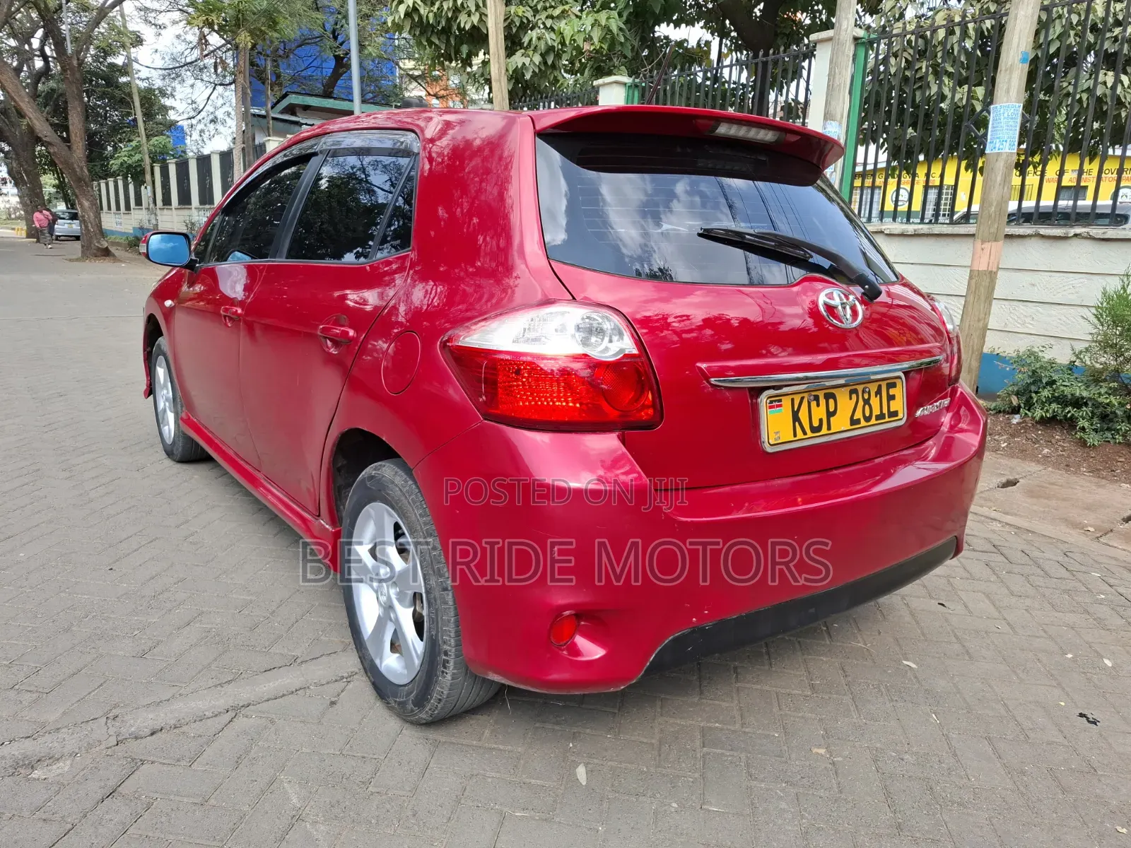 Toyota Auris 2011 Red