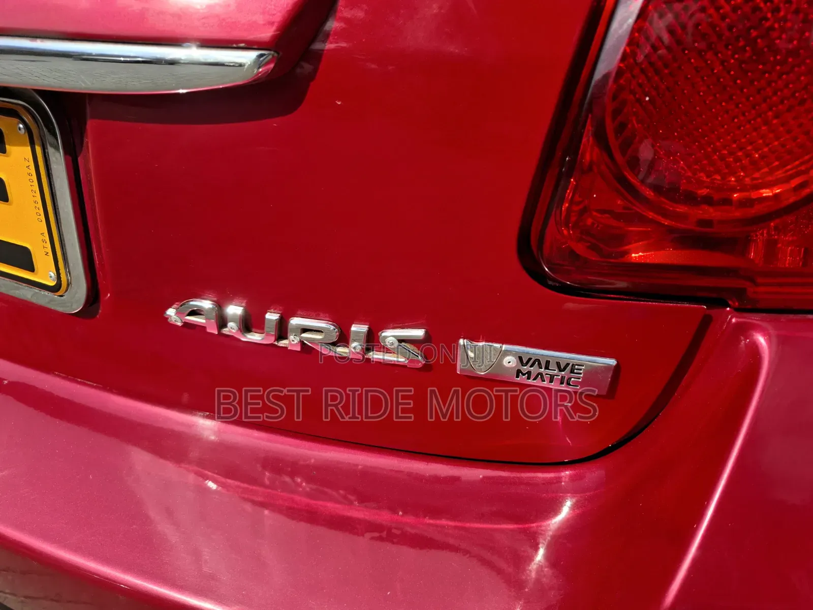 Toyota Auris 2011 Red