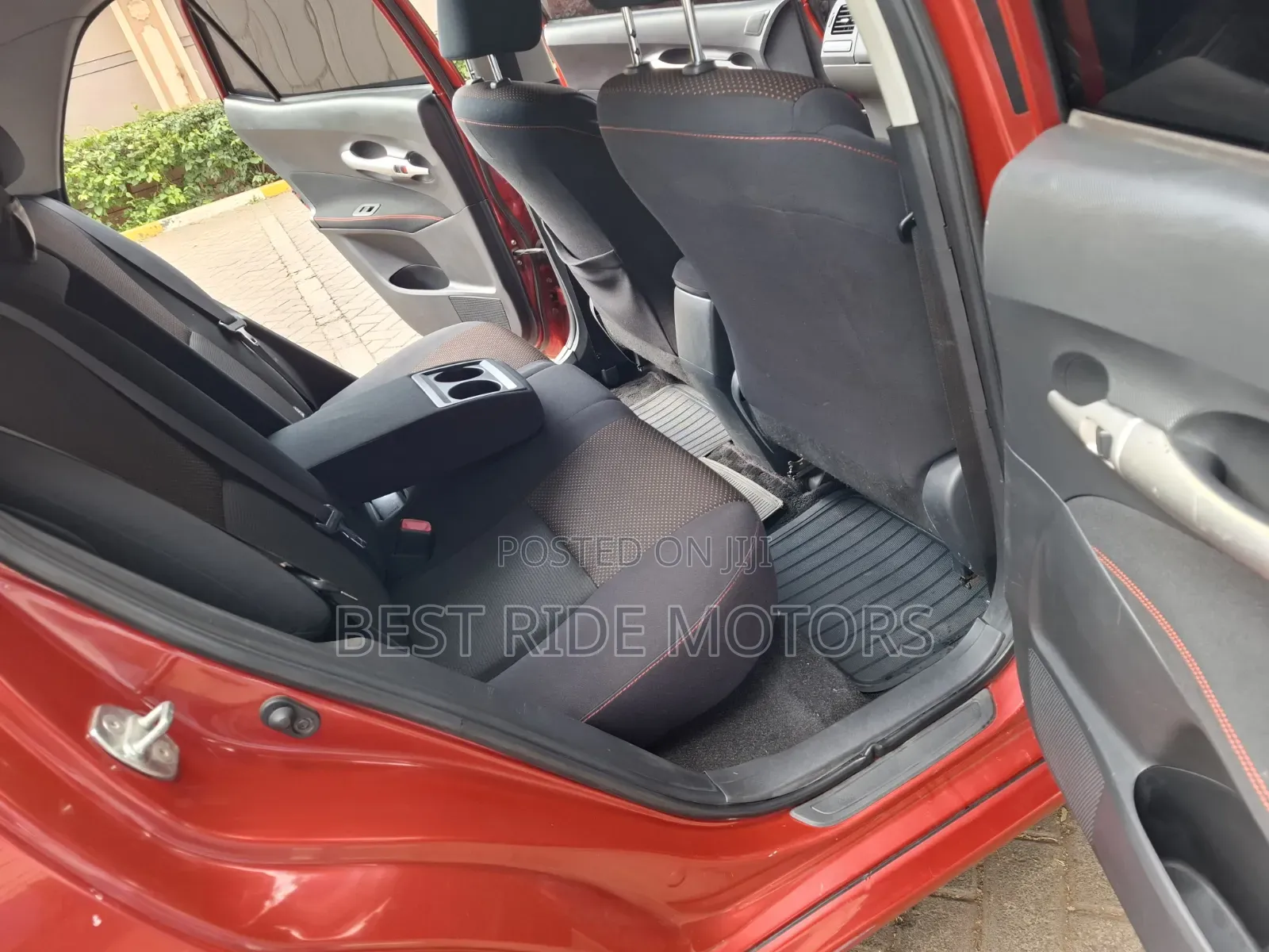 Toyota Auris 2011 Red
