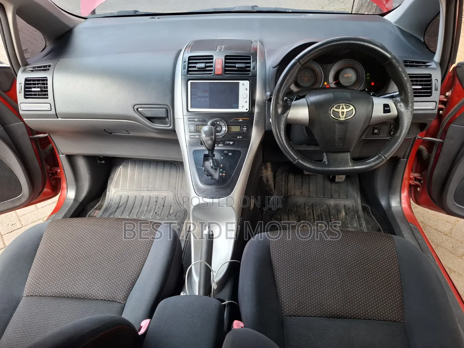 Toyota Auris 2011 Red