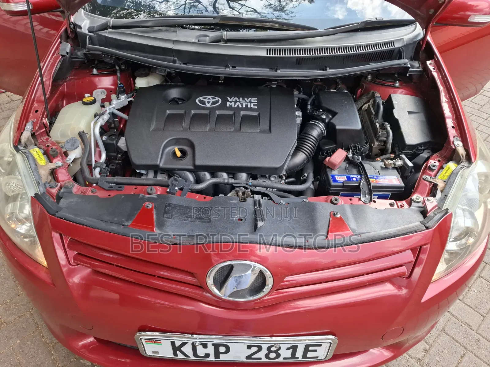 Toyota Auris 2011 Red