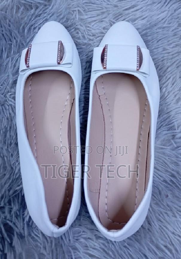 White Pointed-Toe Flat Doll Shoes Adorned With Structural Bow Metallic - thumbnail 2