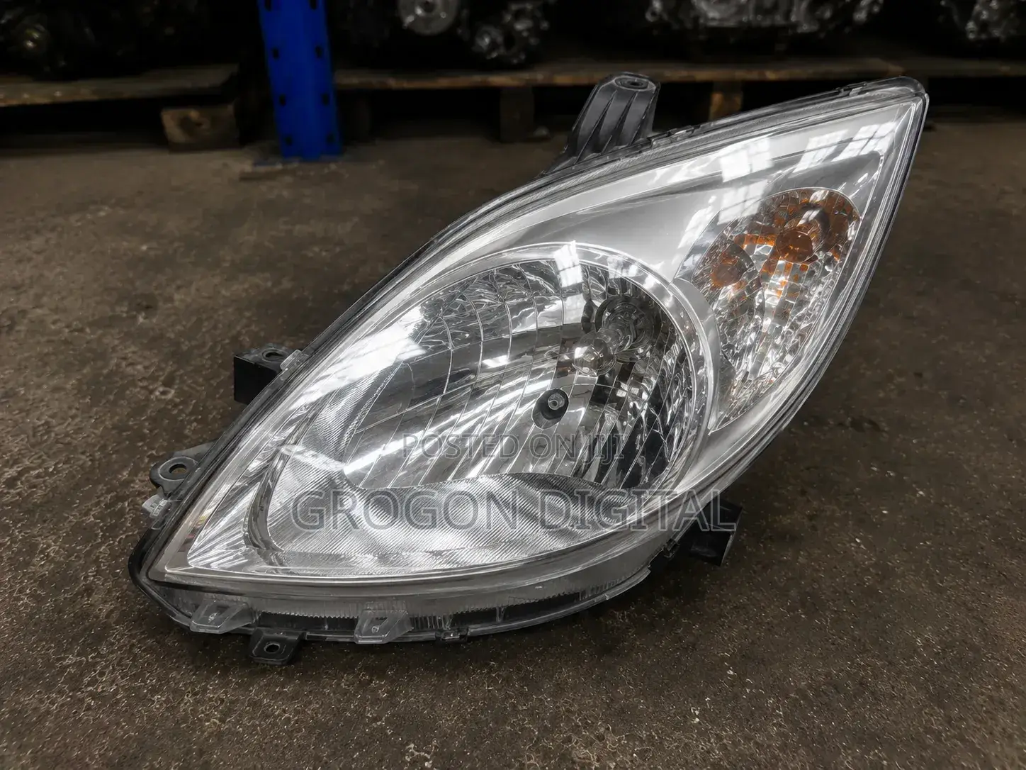 Toyota Vitz KSP90 Genuine Ex Japan Front Headlight 2005