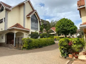 5bdrm Villa in Nyari for rent