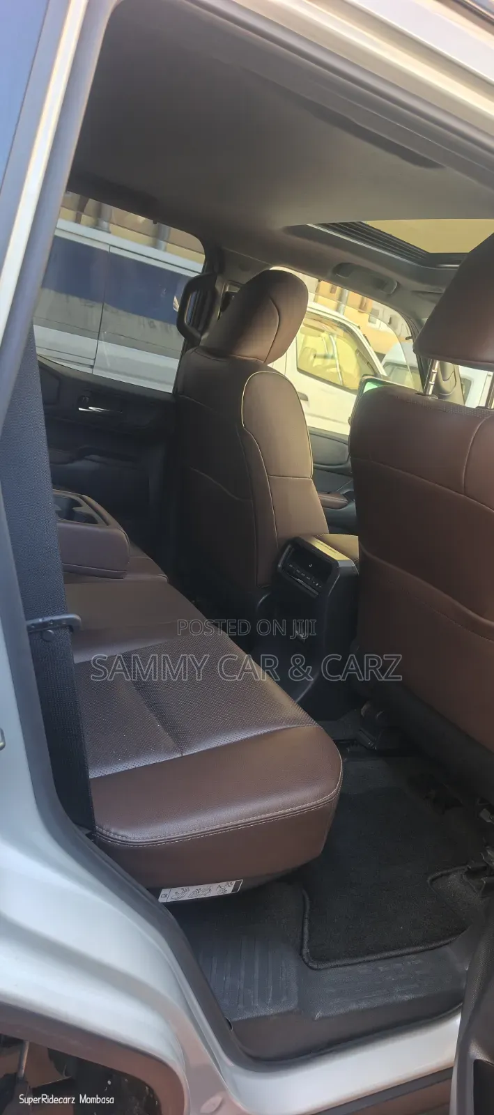 Toyota Land Cruiser Prado 2024 White