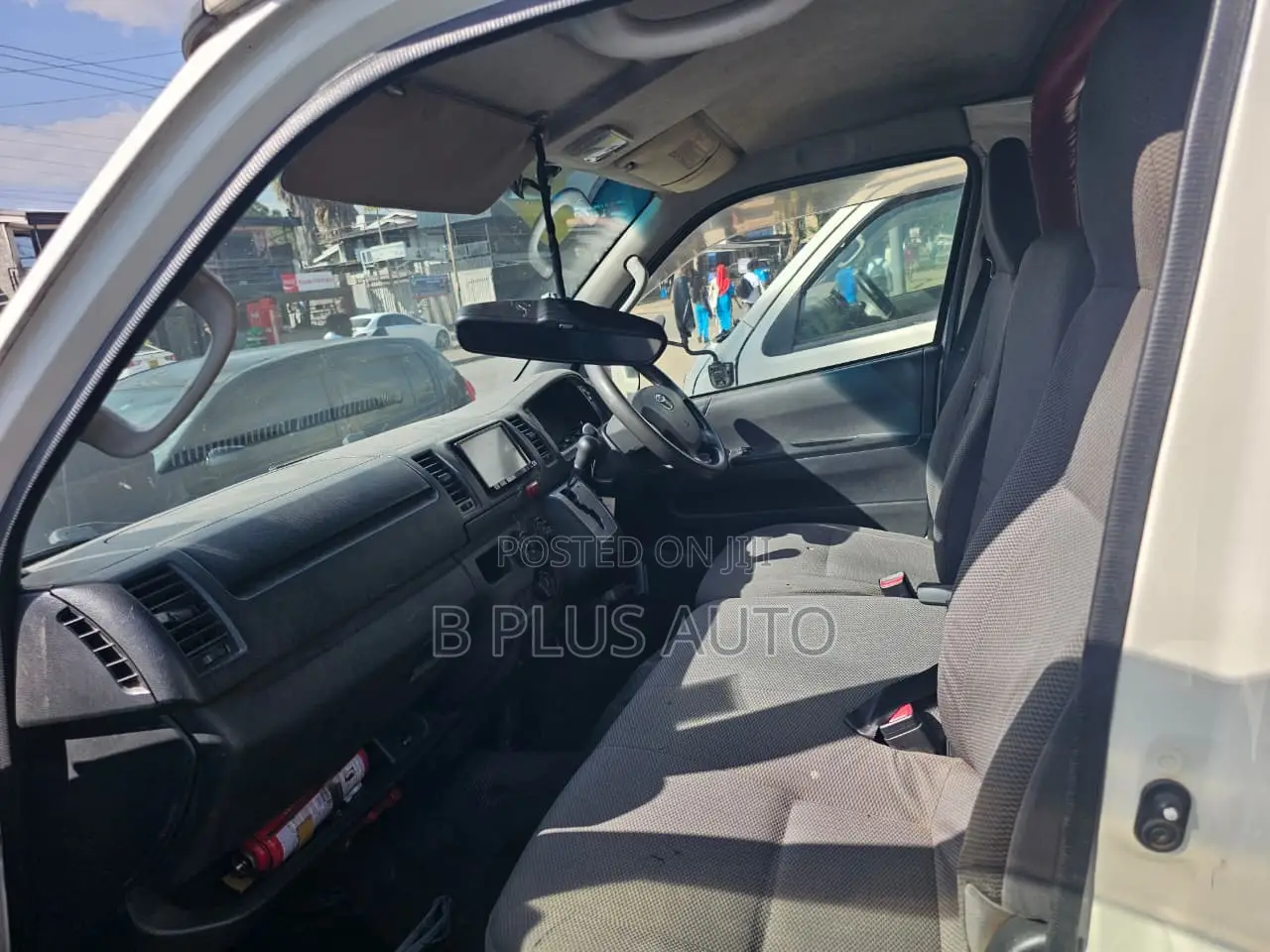Toyota HiAce 2014 White