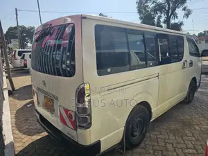Toyota HiAce 2014 White