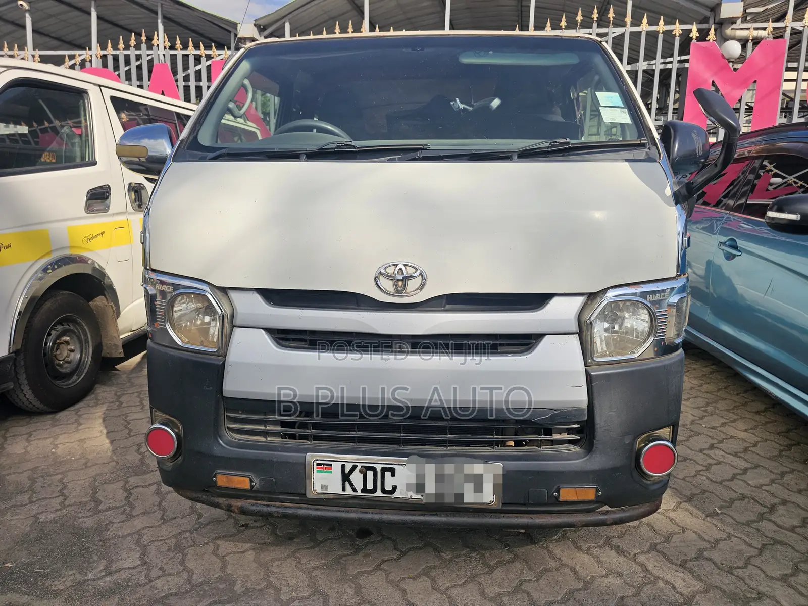 Toyota HiAce 2014 White