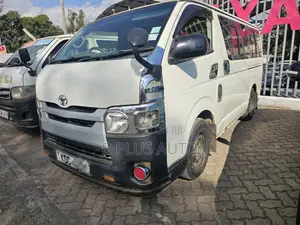 Toyota HiAce 2014 White