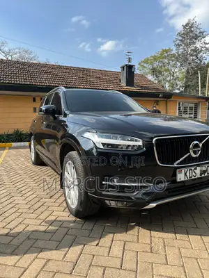 Volvo XC90 T5 Momentum 5P AWD 2018 Black