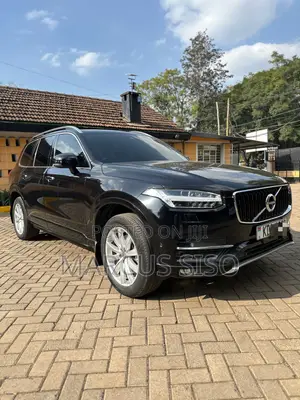 Volvo XC90 T5 Momentum 5P AWD 2018 Black