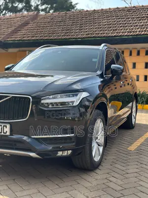 Volvo XC90 T5 Momentum 5P AWD 2018 Black