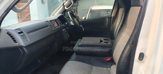 Toyota HiAce 2012 White - thumbnail 3