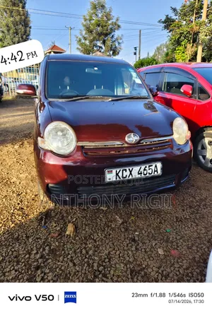 Toyota Sienta 1.5 FWD 2013 Burgundy