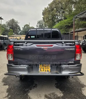 Toyota Hilux 2021 Gray