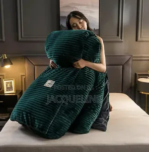 Velvet Woolen Duvet Blanket Set With Pillowcases and 1 Bedsheet