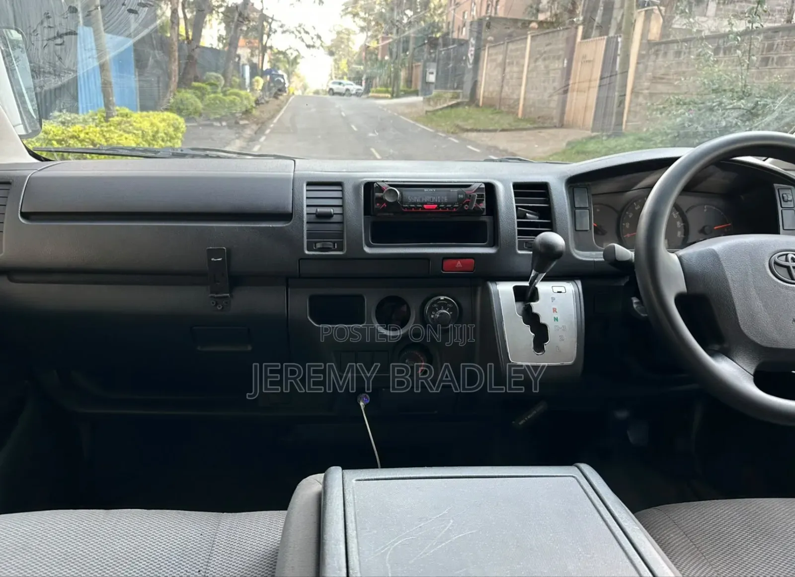 Toyota HiAce 2016 White