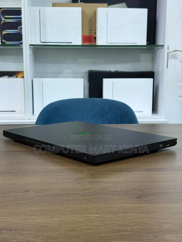 Laptop Razer Blade 32GB Intel Core i7 SSD 1T - thumbnail 3
