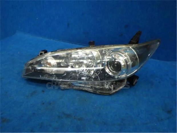 Toyota Wish 2010-2015 Headlight