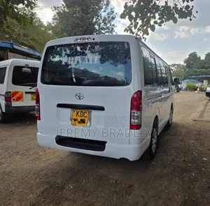 Toyota HiAce 2015 White