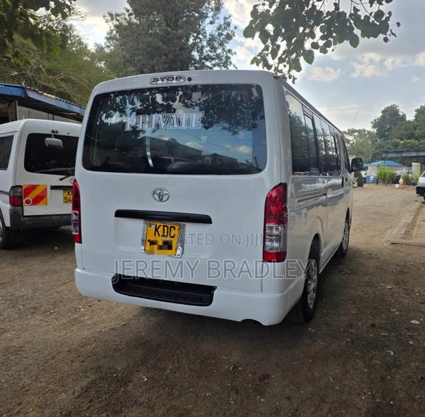 Toyota HiAce 2015 White - thumbnail 5