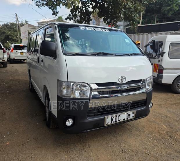 Toyota HiAce 2015 White - thumbnail 2