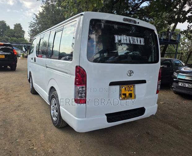 Toyota HiAce 2015 White - thumbnail 4