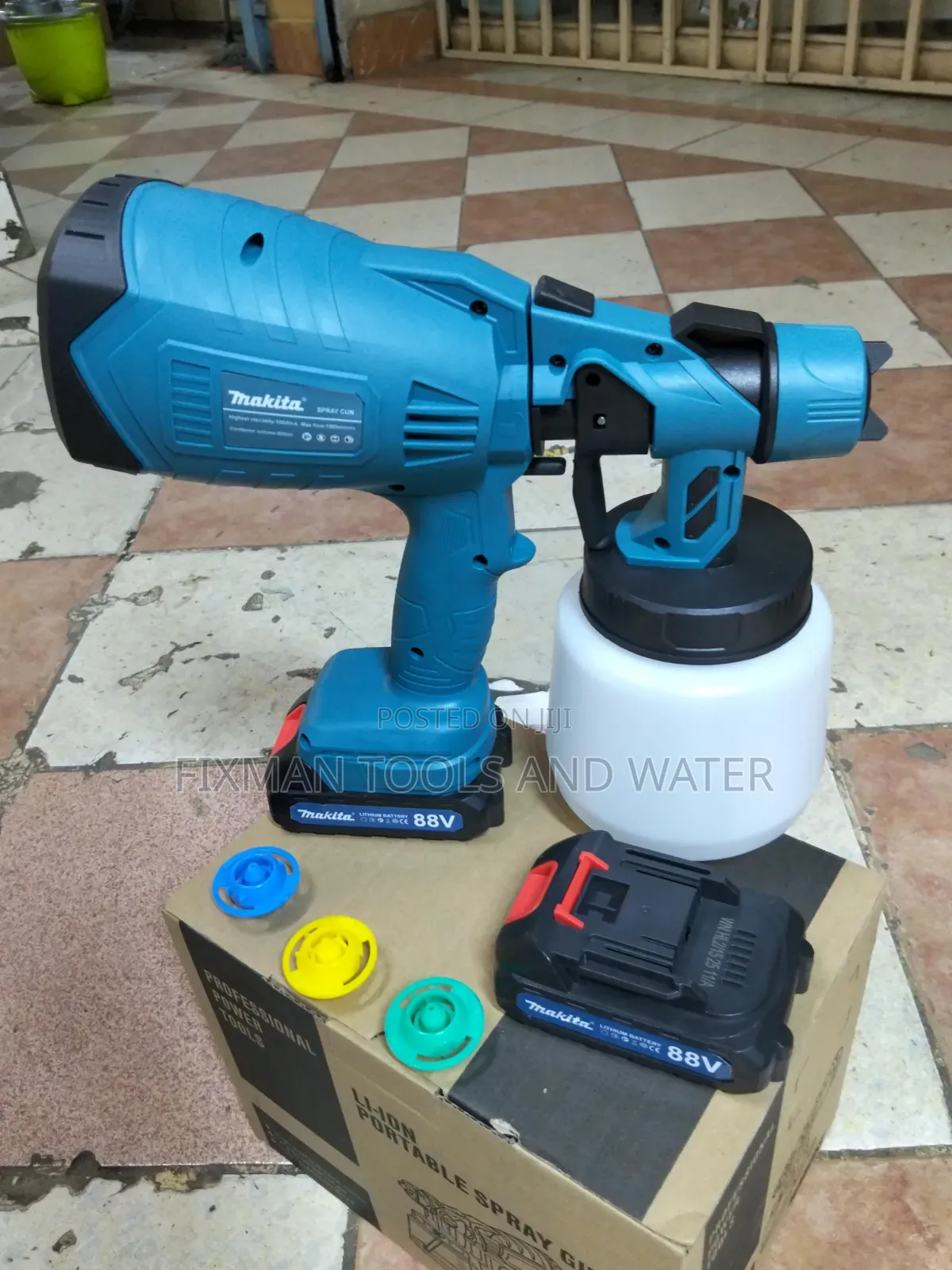 Makita CORDLESS FINE PAINT SPRAYER 88V 2 Battery Charger 3 Nozzles