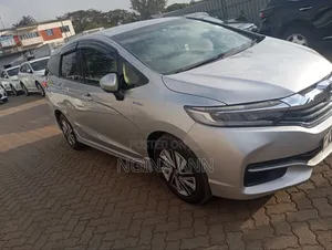 Honda Fit Shuttle 2015 Silver