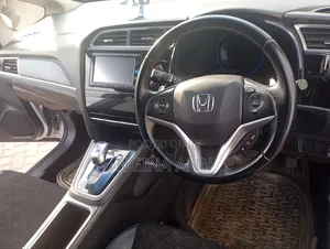 Honda Fit Shuttle 2015 Silver