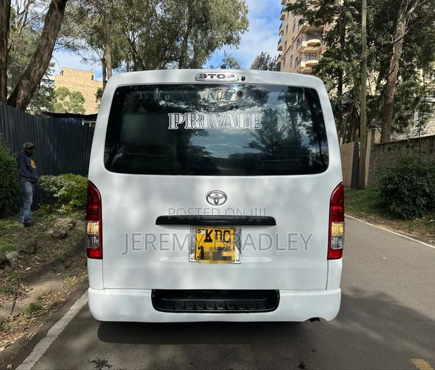 Toyota HiAce 2014 White - thumbnail 4