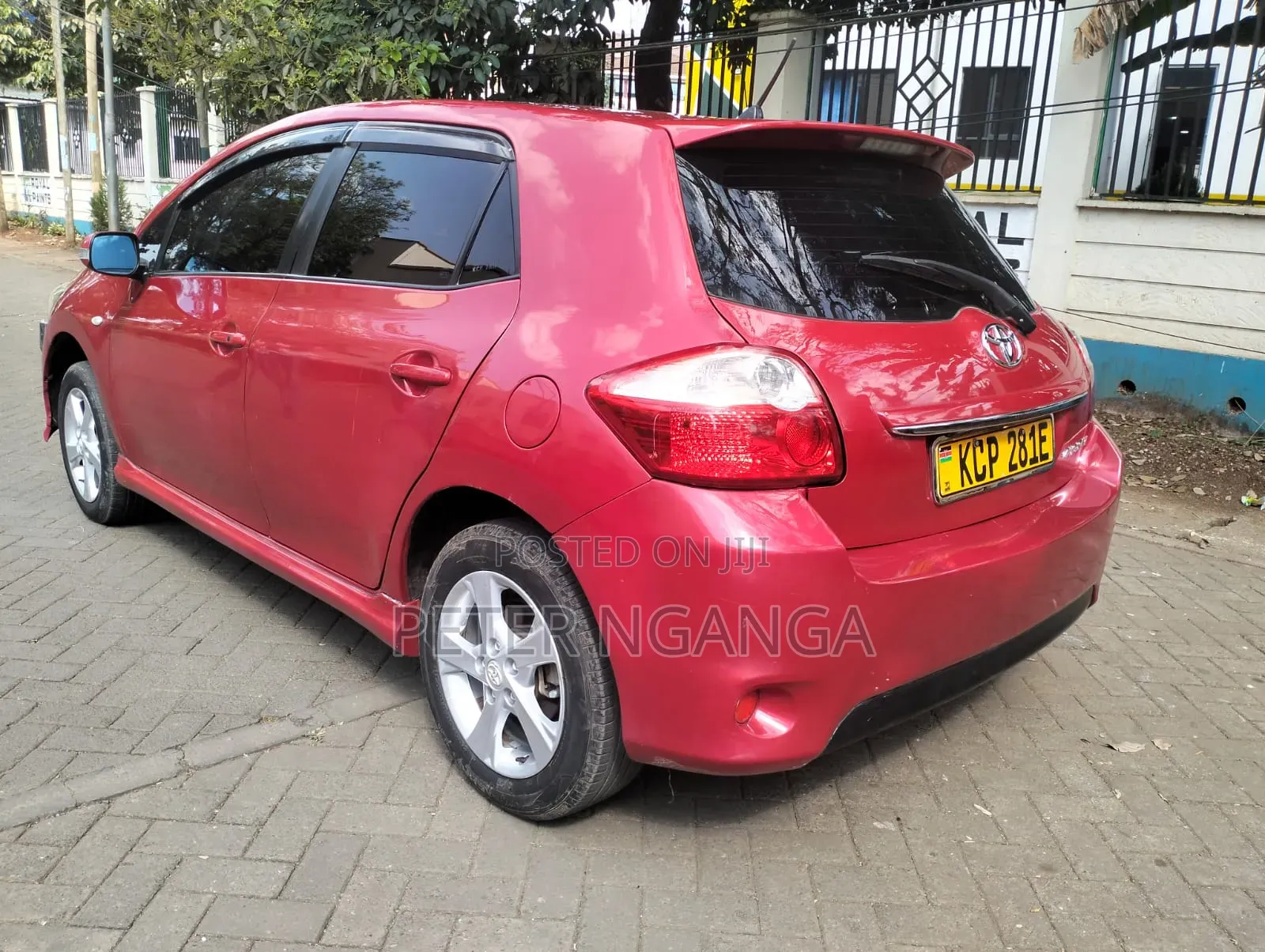 Toyota Auris 2011 Red