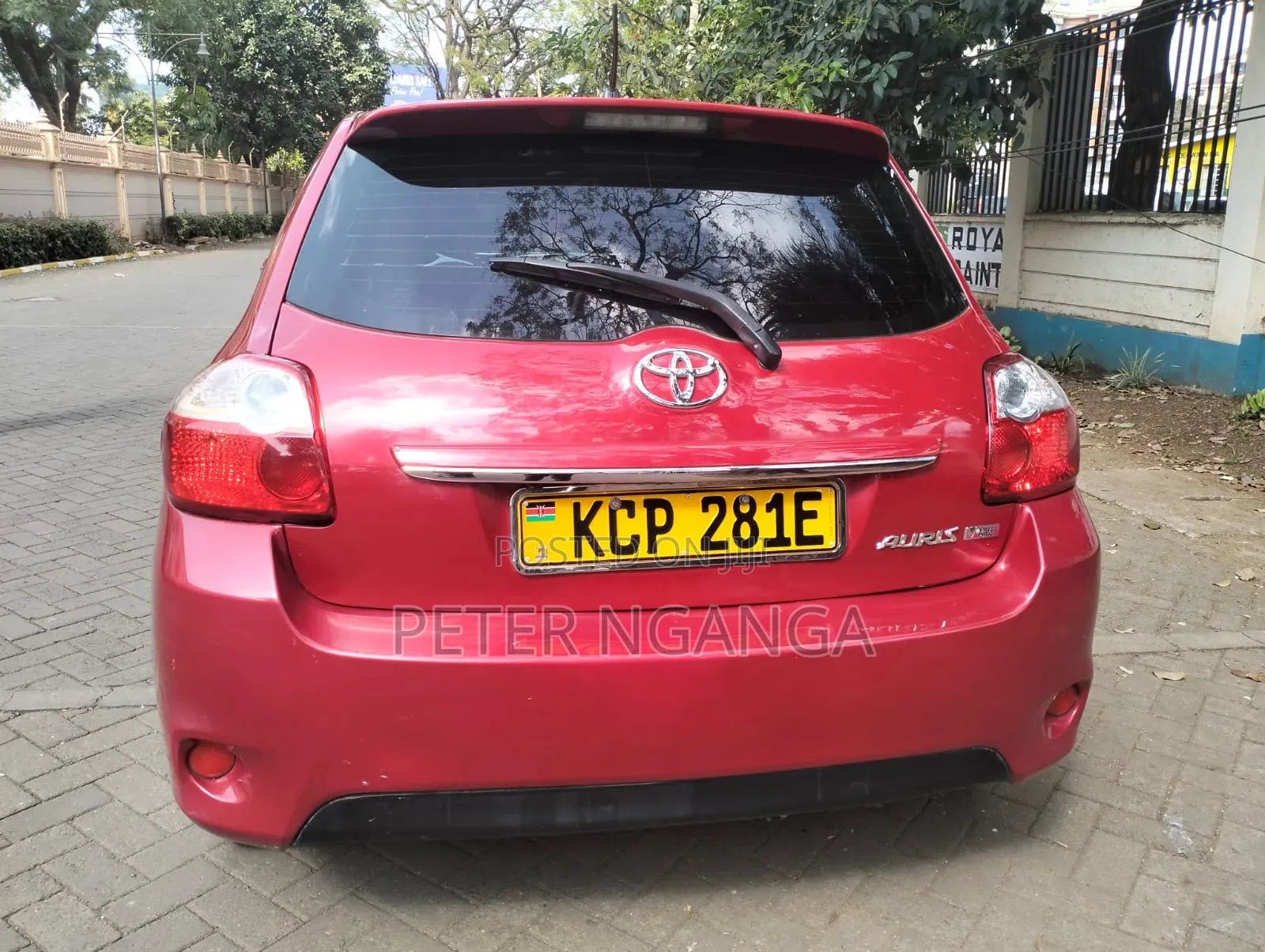 Toyota Auris 2011 Red