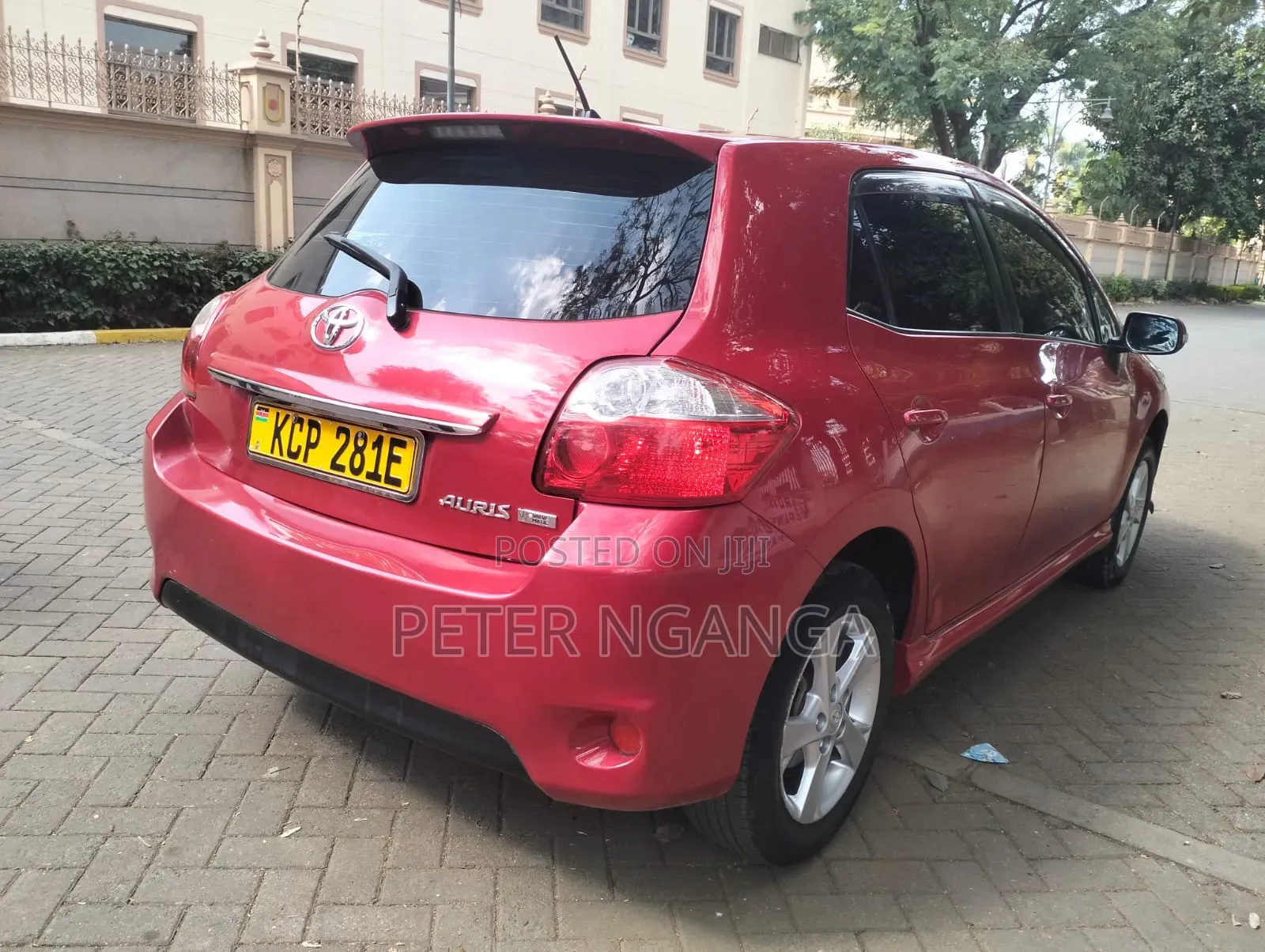 Toyota Auris 2011 Red
