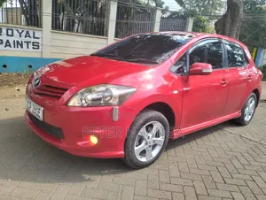 Toyota Auris 2011 Red