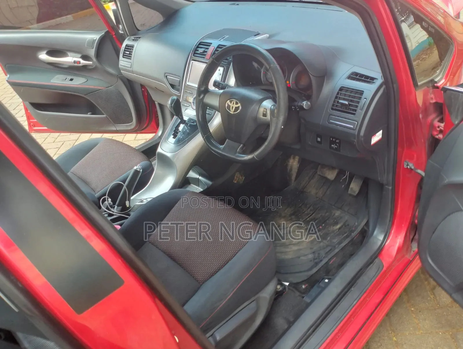 Toyota Auris 2011 Red