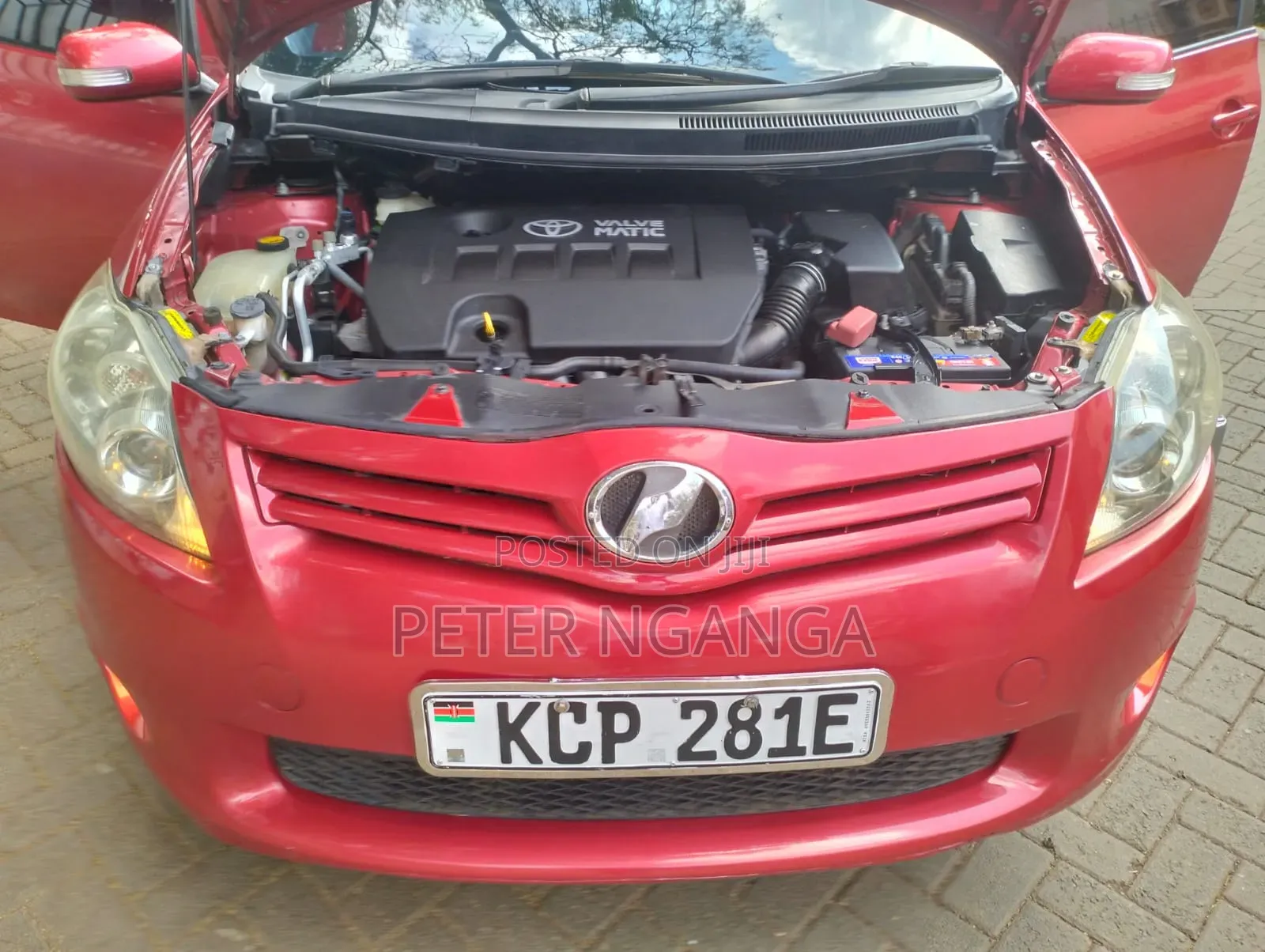 Toyota Auris 2011 Red