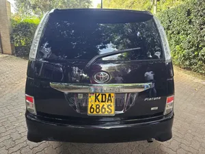 Toyota ISIS 2014 Burgundy