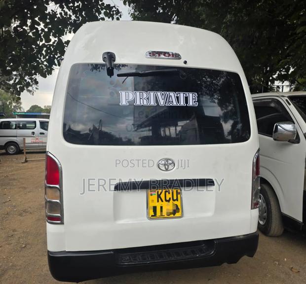 Toyota HiAce 2013 White - thumbnail 4