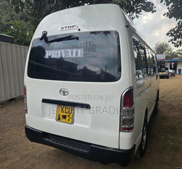 Toyota HiAce 2013 White - thumbnail 3