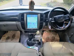 Toyota Land Cruiser 2006 White