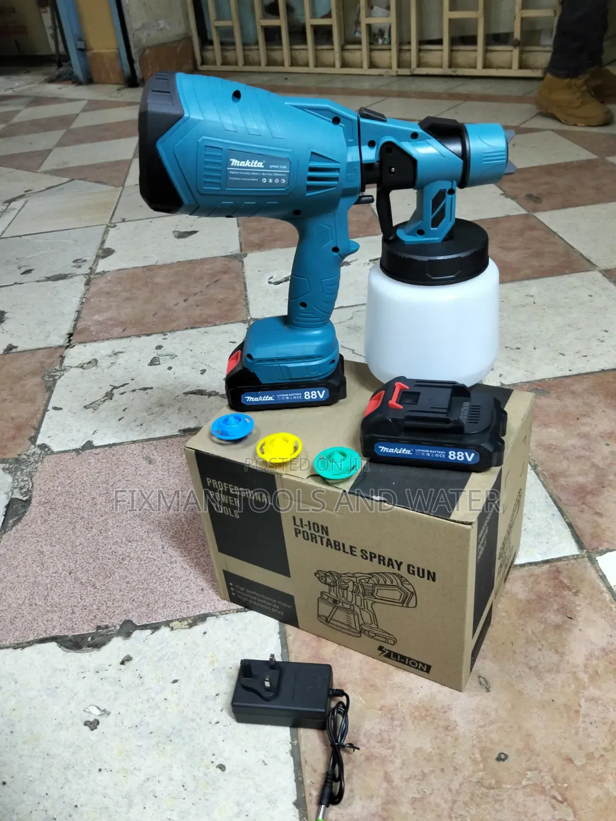High Pressure Makita Spray Gun Cordless 2 Battery 88volts + 3 Nozzles