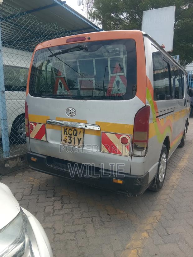 Toyota HiAce 2011 Silver - thumbnail 4