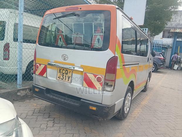 Toyota HiAce 2011 Silver - thumbnail 5