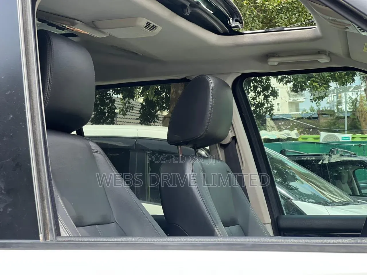 Land Rover Discovery 2014 White