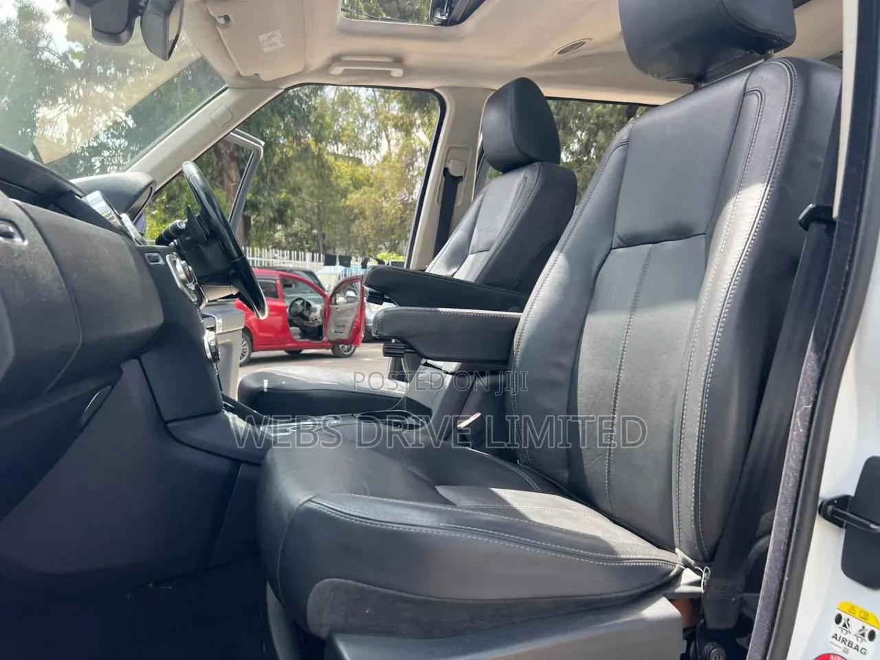 Land Rover Discovery 2014 White